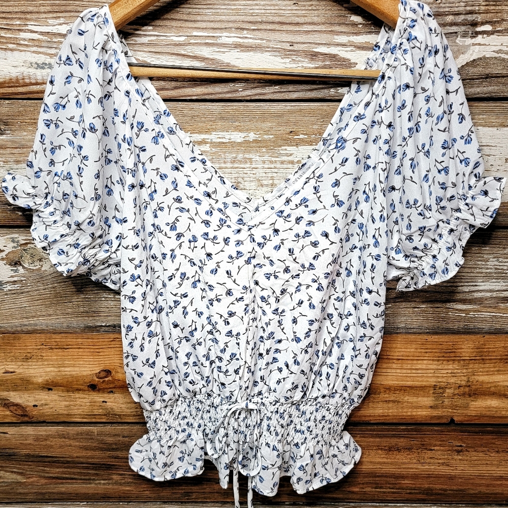 🕊️50% off 2+! Sienna Sky Vintage Floral Top size XS